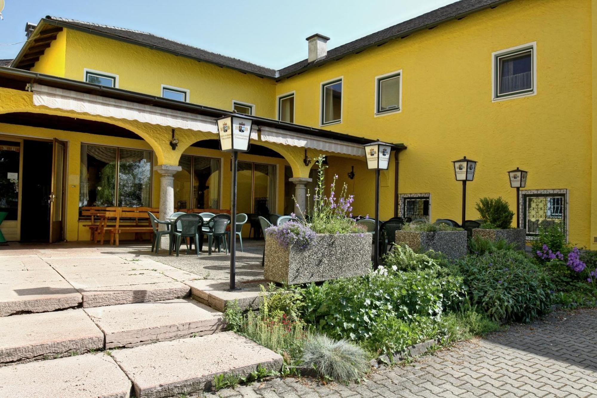 Stiftsgasthof Hochburg Exteriör bild