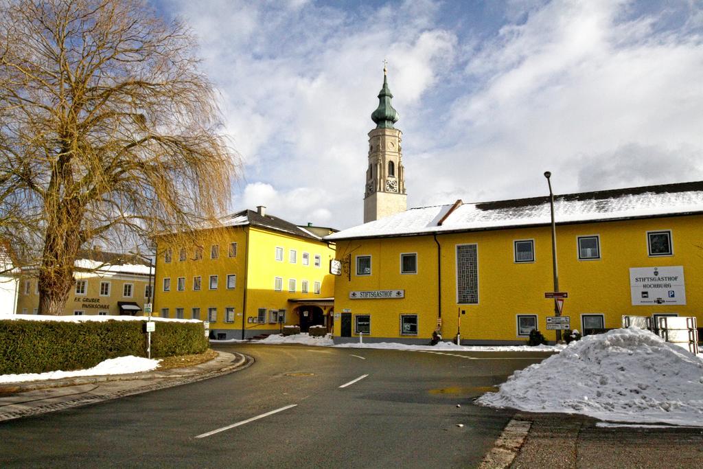 Stiftsgasthof Hochburg Exteriör bild