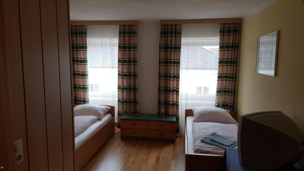 Stiftsgasthof Hochburg Exteriör bild